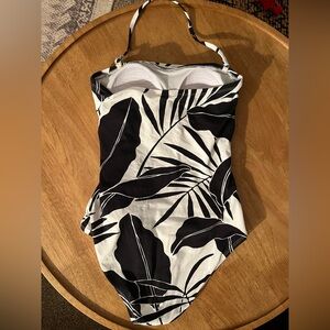 Tommy Bahama Black White Tropical Print One-Piece Swimsuit Size 4 Halter